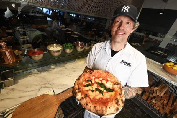 店主Anthony Mangieri已将其业务打造成下东区的热门店,并不断被评为全球顶级披萨目的地。