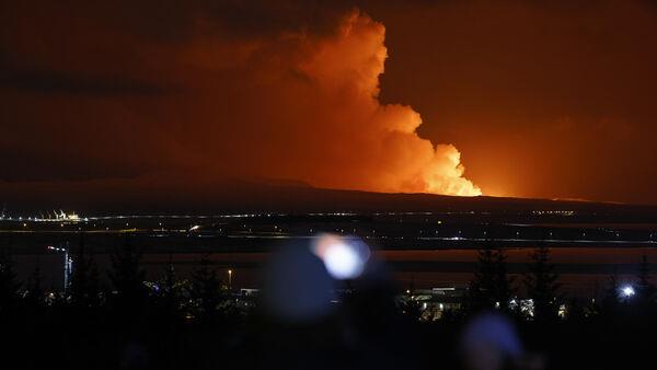 Volcano erupts in Iceland weeks after thousands evacuated from town