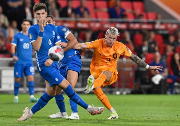 Weghorst keeps Netherlands on course for Euros as Ireland stumble