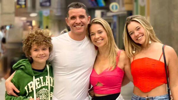 Hero Deliveroo driver reunites with family for Christmas