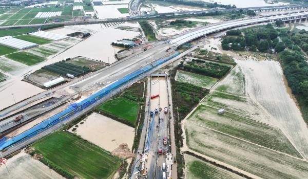 忠北清州市被淹没的地下隧道鸟瞰图。(联合通讯社)