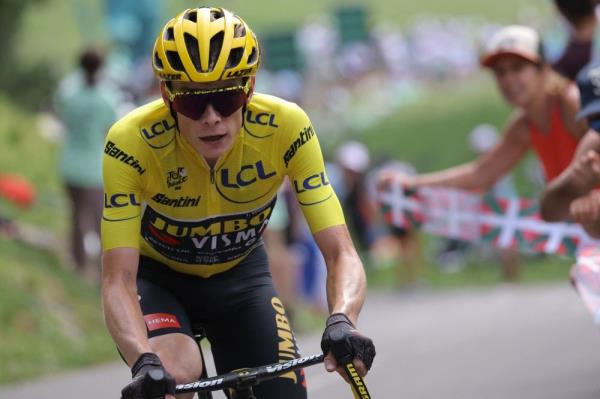 Vingegaard closer to Tour de France title after crushing Pogacar again