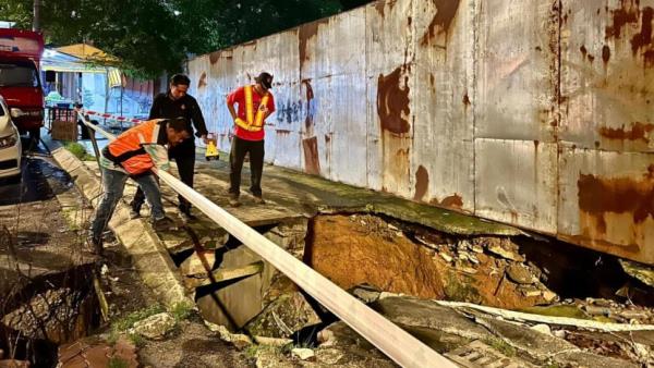 Large hole opens along Kuala Lumpur road after drain collapses
