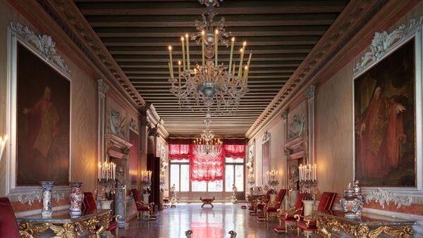 Warhol's Playboy Bunny, Marilyn's gown and seating for an empress