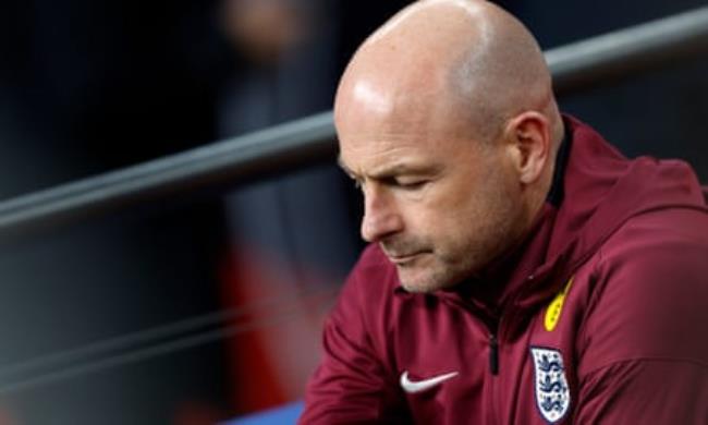Lee Carsley looking downcast during the Nations League match between England and Greece