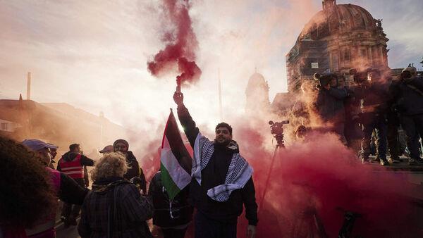 Protest marches by thousands in Europe demand halt to Israeli bombing of Gaza