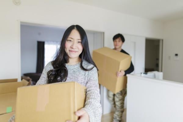 诺丁汉森林主教练史蒂夫·库珀向球迷致意。