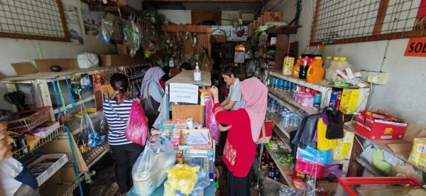 A shop owner decided to sell off her stocks and close shop after decades of operating at the Tanjung Aru low-cost flat.