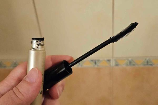 How to extend the life of your mascara?