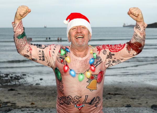 Edward O'Callaghan celebrates after finishing his Christmas morning swim at Fountainstown, Co. Cork.Picture: David Creedon Edward O'Callaghan celebrates after finishing his Christmas morning swim at Fountainstown, Co. Cork.Picture: David Creedon