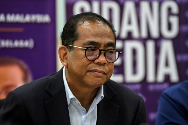 Khaled Nordin: Govt has no plans to abolish subsidised fees at public varsities