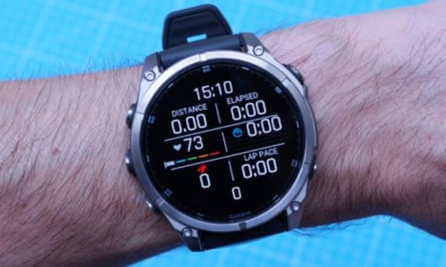 Eight running data fields shown on a single screen of the Garmin Fenix 8.