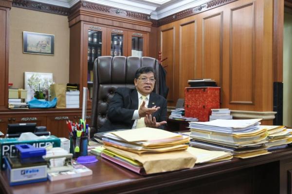 发言人带领马来西亚国会议员代表团与法国和欧盟议会成员会面