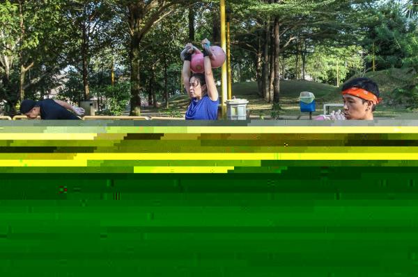 Bunga Raya Kettlebell Club (BRKC) members going through their paces at the Bangkung park. — Picture by Yusof Mat Isa