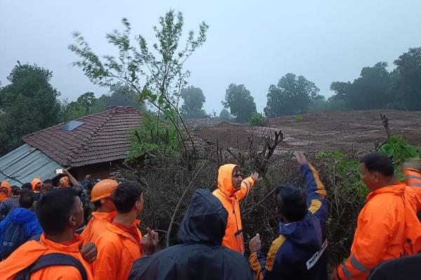 印度因大雨导致山体滑坡，造成五人遇难，部分人被困