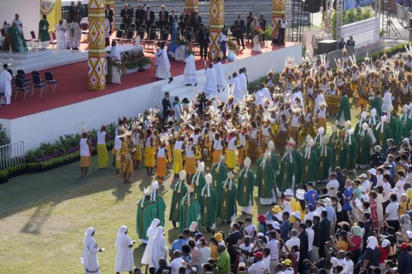 Pope to bring in a ton of humanitarian aid to remote Papua New Guinea as he celebrates periphery