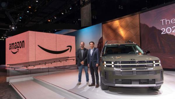 Marty Mallick (left), Amazon’s vice president for Worldwide Business and Corporate Development, and José Muñoz, Hyundai’s president and global COO, pose next to the Hyundai All-New Santa Fe after announcing a partnership between the two companies at the Los Angeles Auto Show on Nov. 16, 2023 (Courtesy of Hyundai)