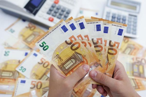 Euro drops after business activity data, eyes on central banks