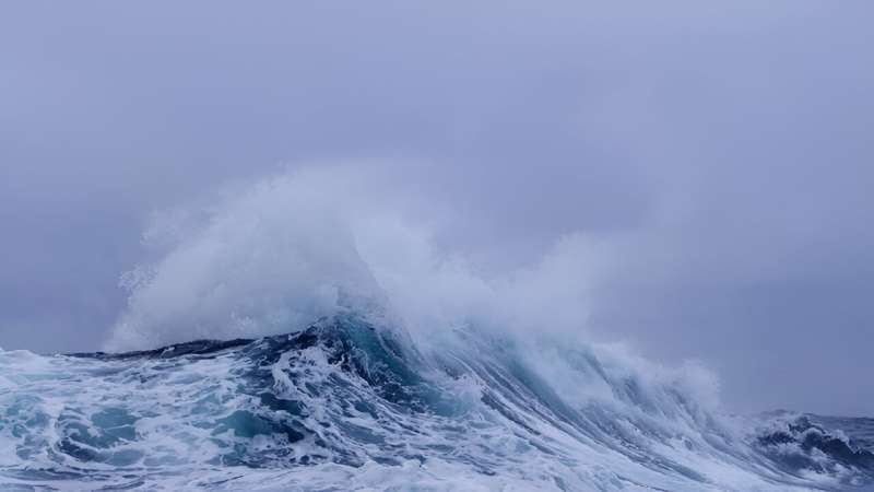 How microplastics end up in the marine atmosphere