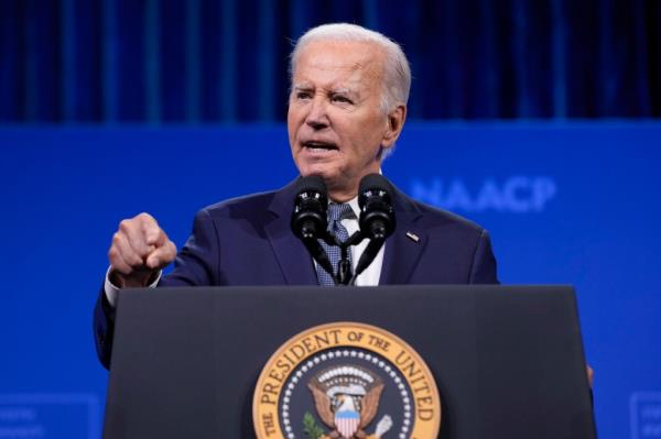 拜登在2020年仅以10,457票的优势赢得亚利桑那州。