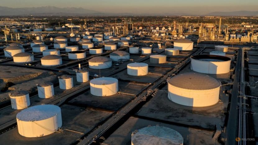 Oil prices set to snap two-day winning streak ahead of Fed decision 