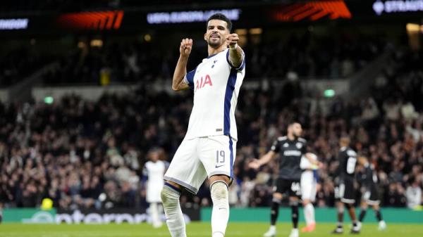 Solanke on song as Spurs recover from Dragusin red card to ease past Qarabag