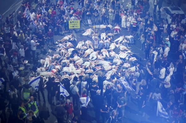 反对以色列总理内塔尼亚胡政府并呼吁释放人质的抗议活动，在特拉维夫，2024年6月1日[Marko Djurica/路透社]